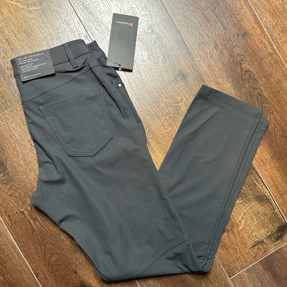 Lululemon ABC Men’s Pants Classic Fit